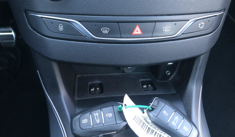Peugeot 308 1.6 BlueHDI 120 FELINE FULL TOIT/FULL LED/CUIR/GPS/CAMERA/DENON/PARK ASSIST/16″ complet