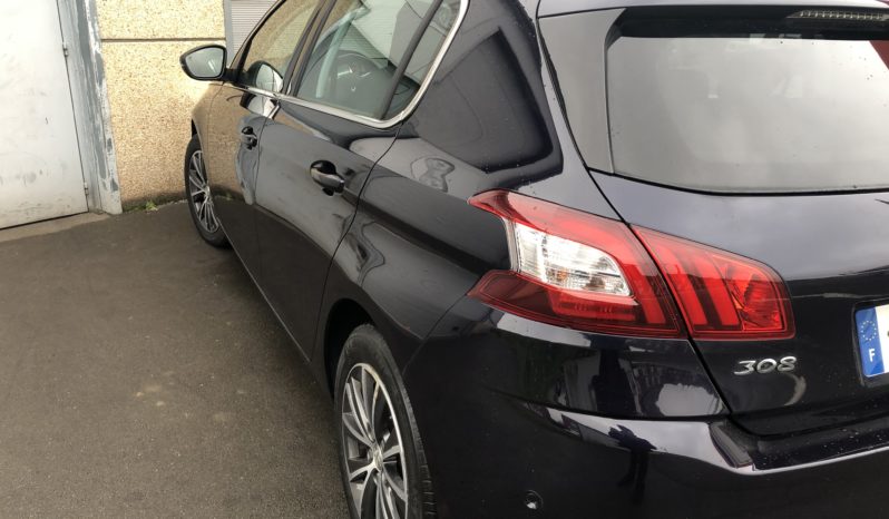 Peugeot 1.6 Blue HDI 120 Allure FULL TOIT/GPS/CAMERA/PARK ASSIST/REGULATAUR INTELLIGENT/16″ complet