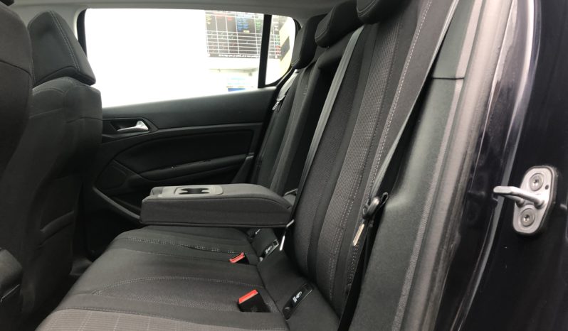 Peugeot 1.6 Blue HDI 120 Allure FULL TOIT/GPS/CAMERA/PARK ASSIST/REGULATAUR INTELLIGENT/16″ complet